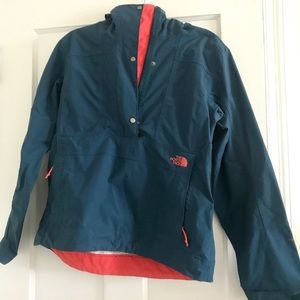 Women’s NorthFace pullover rain jacket/windbreaker